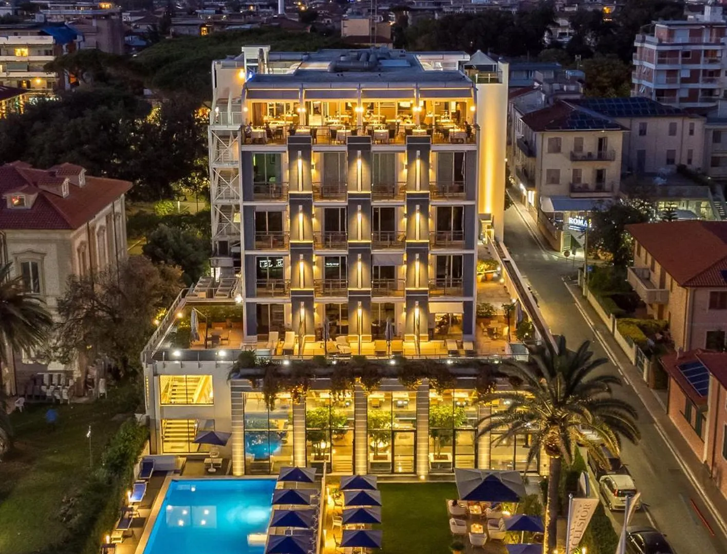 5 Hotel sul Mare vicino a Mare Monti Shopping Centre a Marina di Massa