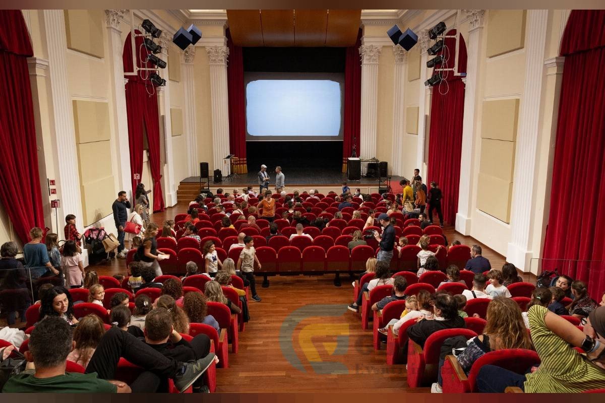 Mauro Masi a Tarquinia con La Sand Art al Teatro comunale Rossella Falk