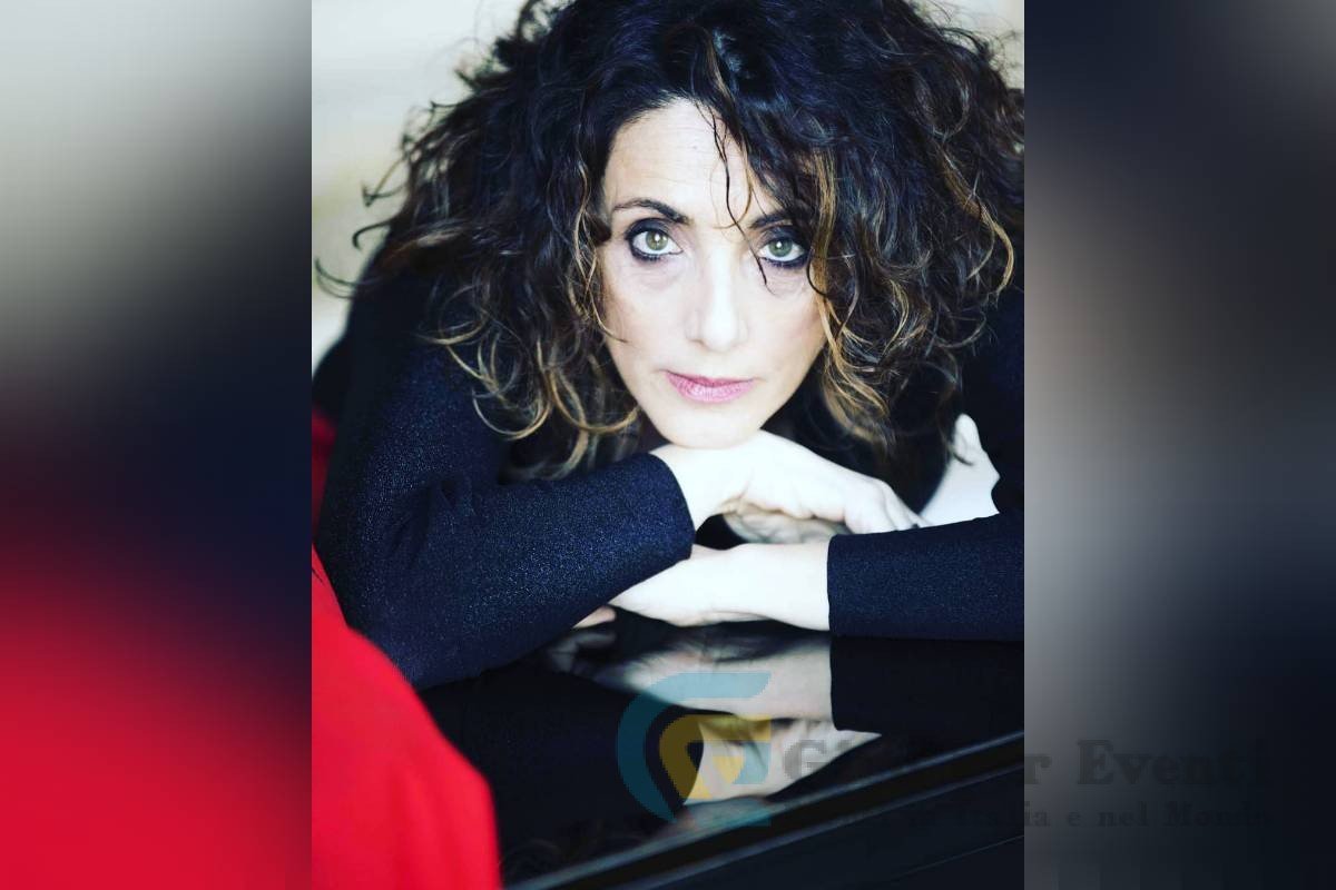 Manuela Mandracchia in scena alla Biblioteca Ragionieri